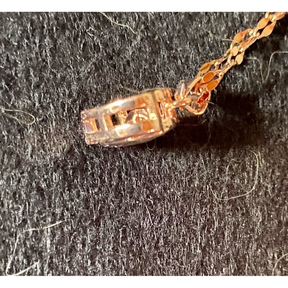 💥Heart with Floating Crystal Necklace - Rose Gold Plated💥 NIB - Picture 4 of 7